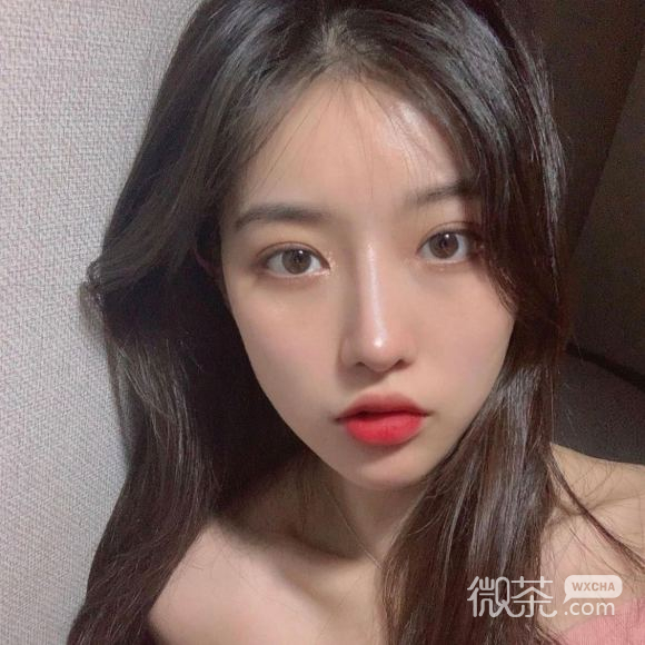 微信甜甜的时尚女生头像