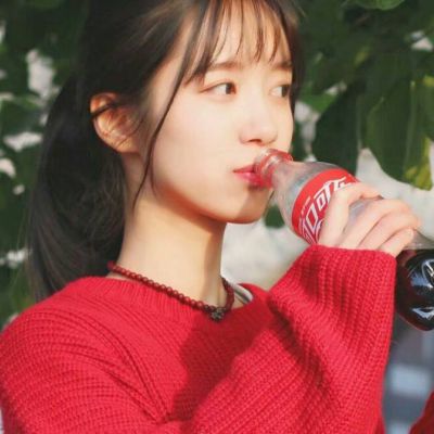 喝赢料的女生微信头像