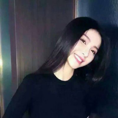 长发个性张扬的女生微信头像