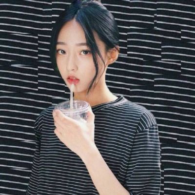 喝赢料的女生微信头像