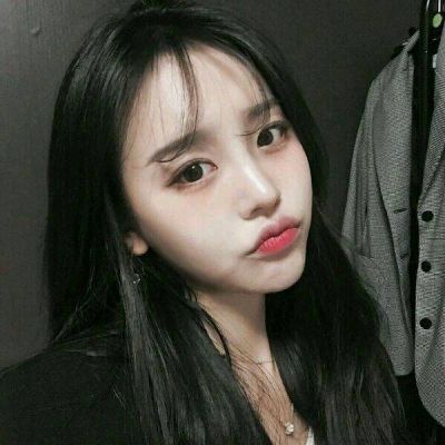长发个性张扬的女生微信头像