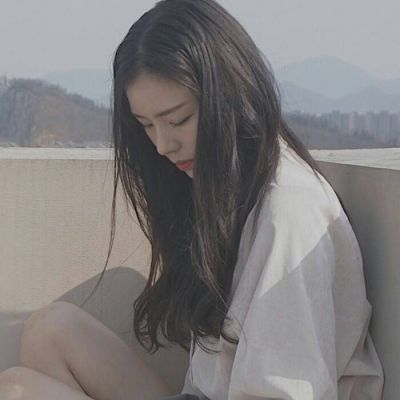 喝赢料的女生微信头像
