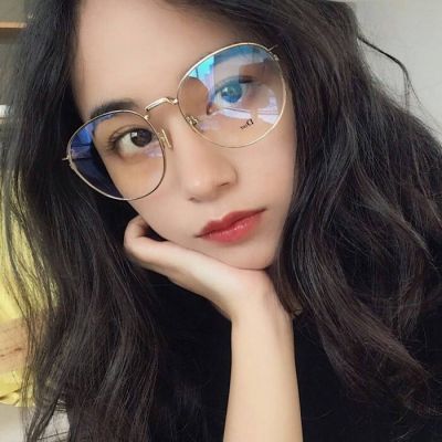 喝赢料的女生微信头像