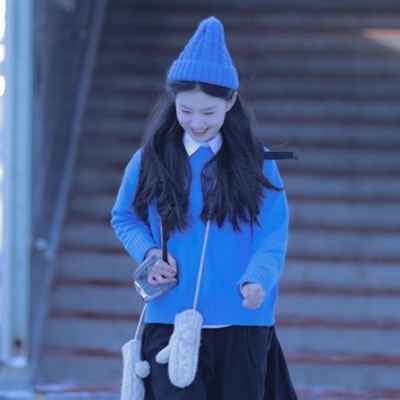 蓝色系唯美女生微信头像