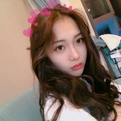 喝赢料的女生微信头像