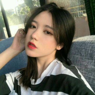 长发个性张扬的女生微信头像