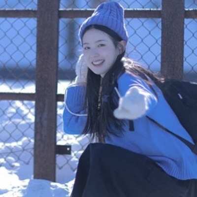 蓝色系唯美女生微信头像