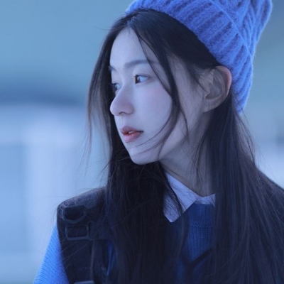 蓝色系唯美女生微信头像