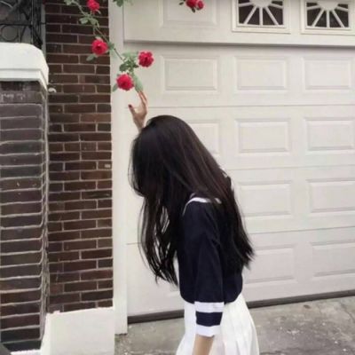 喝赢料的女生微信头像