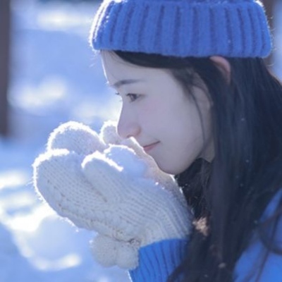 蓝色系唯美女生微信头像