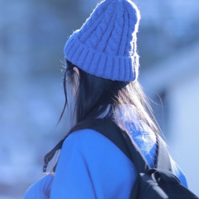 蓝色系唯美女生微信头像