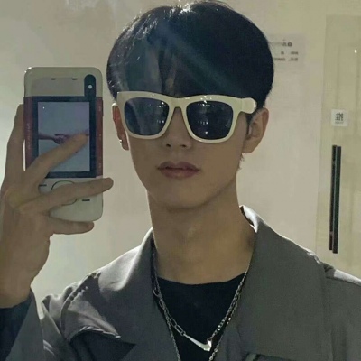 霸气的手机控男生微信头像