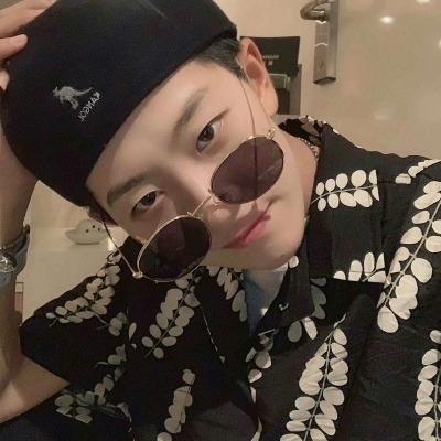 超酷超阳光的可爱男生微信头像