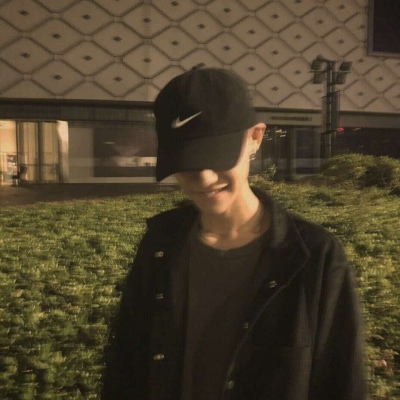 忧郁伤感的男生微信头像