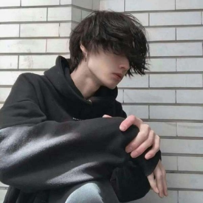 忧郁伤感的男生微信头像