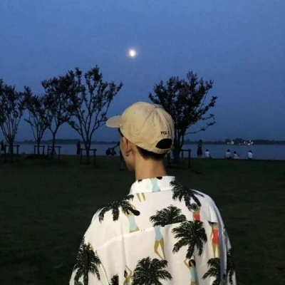 忧郁伤感的男生微信头像