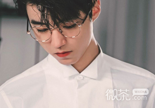 美丽帅气清新的王俊凯微信相册封面图