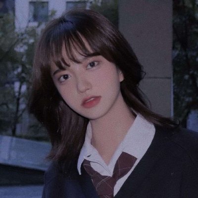 时尚干净高冷的女生微信头像