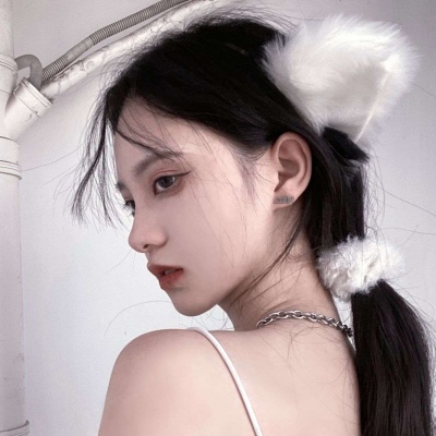 时尚干净高冷的女生微信头像