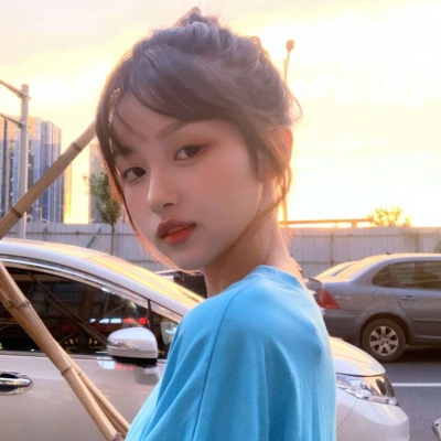 时尚干净高冷的女生微信头像