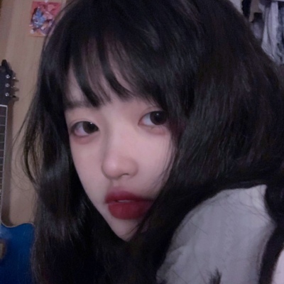 时尚干净高冷的女生微信头像