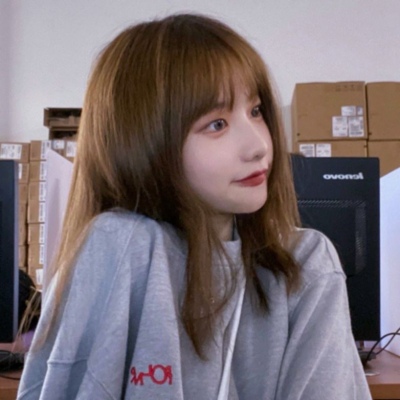 时尚干净高冷的女生微信头像