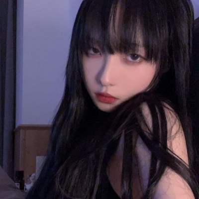 时尚干净高冷的女生微信头像