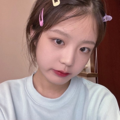 时尚干净高冷的女生微信头像