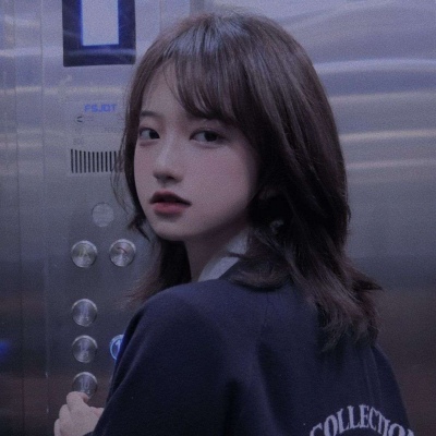 时尚干净高冷的女生微信头像