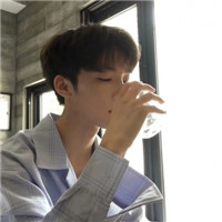 简单干净男生微信头像