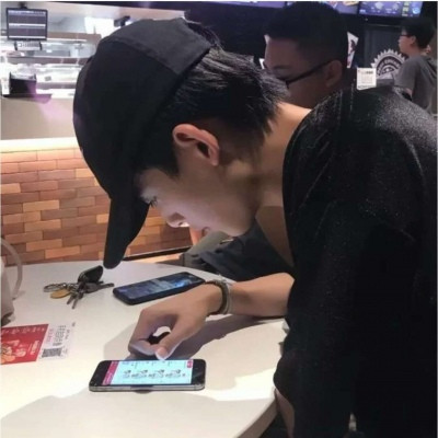 超帅冷酷男神侧脸杀微信头像