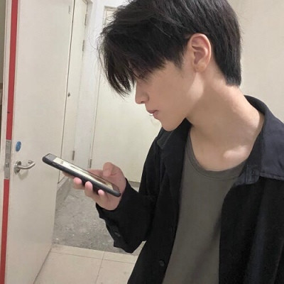 超帅冷酷男神侧脸杀微信头像