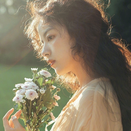 白月光温柔的美女文艺微信素材图片