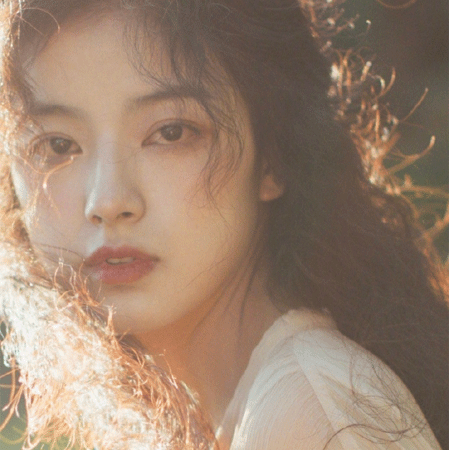 白月光温柔的美女文艺微信素材图片