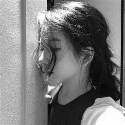 黑白抑郁忧伤女生微信头像