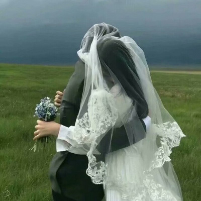 真人穿婚纱的高清情侶微信头像