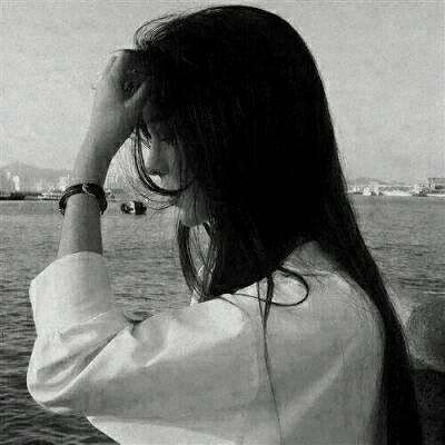 黑白抑郁忧伤女生微信头像