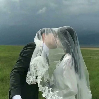 真人穿婚纱的高清情侶微信头像