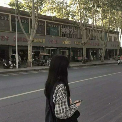 黑白抑郁忧伤女生微信头像