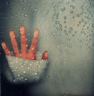 雨天意境唯美微信背景图