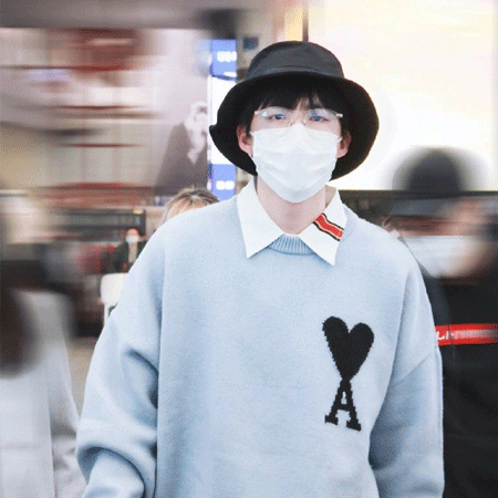 帅哥刘宇宁酷酷微信素材图片