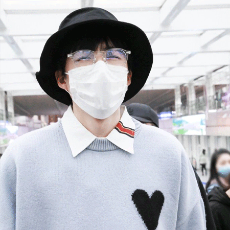 帅哥刘宇宁酷酷微信素材图片