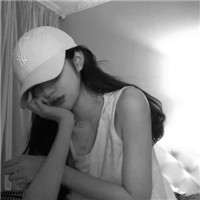伤感黑白忧伤的女生微信头像