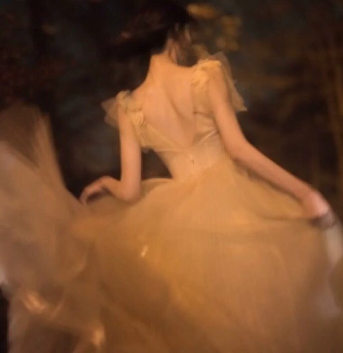 个性酷酷的复古女生微信头像