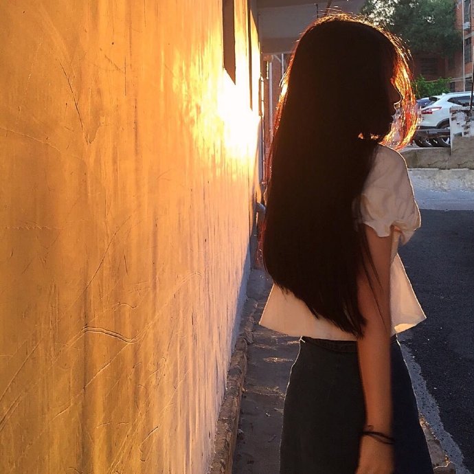 个性酷酷的复古女生微信头像