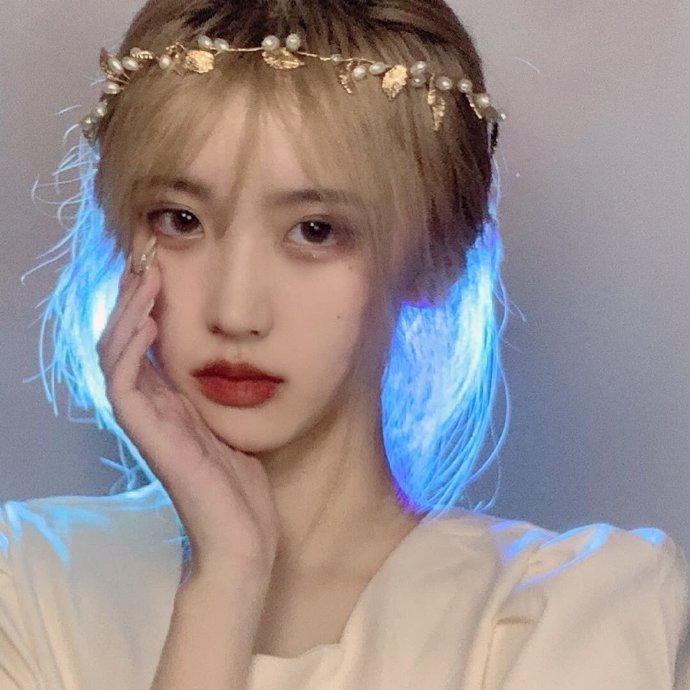 个性酷酷的复古女生微信头像