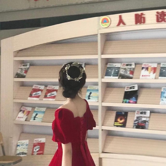 个性酷酷的复古女生微信头像