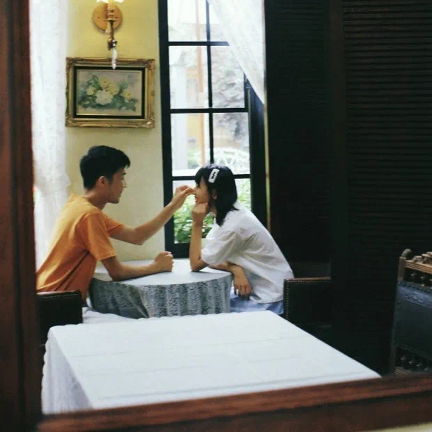 深沉伤感文艺的微信聊天背景图