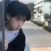 帅气阳光闪光的男生微信头像