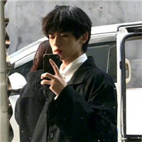 最新时尚男生微信头像